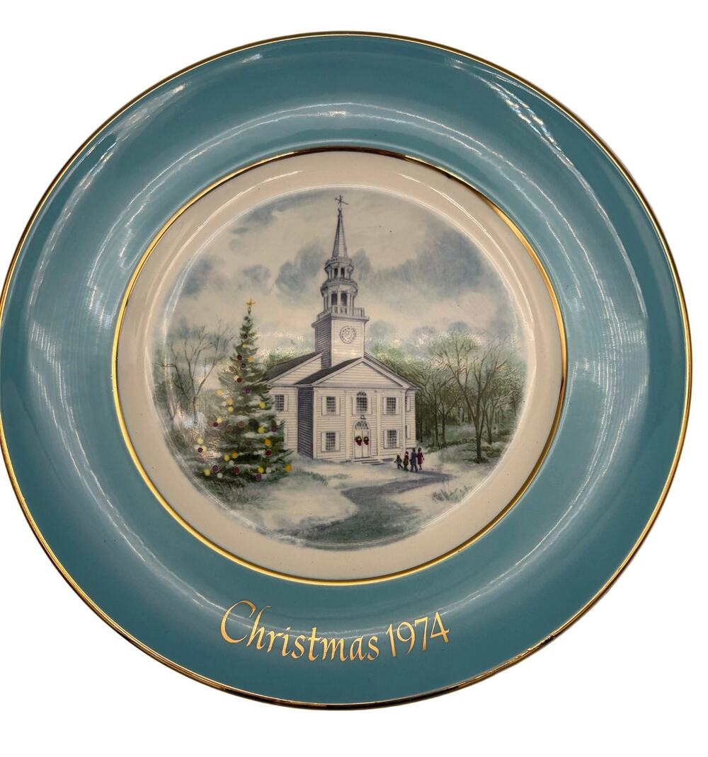 Vintage Avon Christmas 1974 "Country Church" Collector Plate